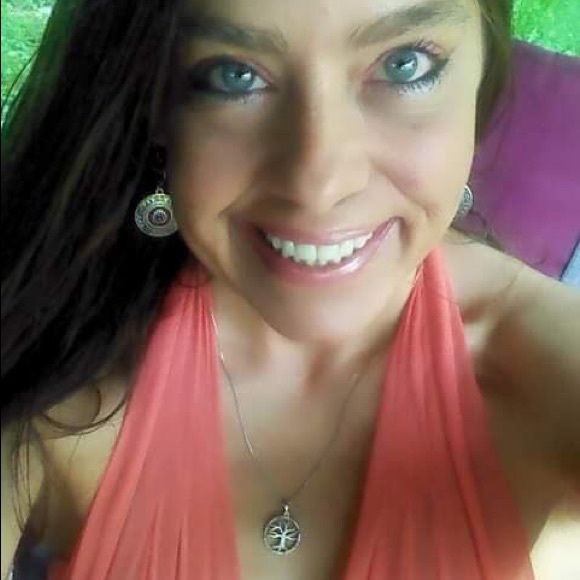 Meet your Posher, Christy - Picture 3 of 6